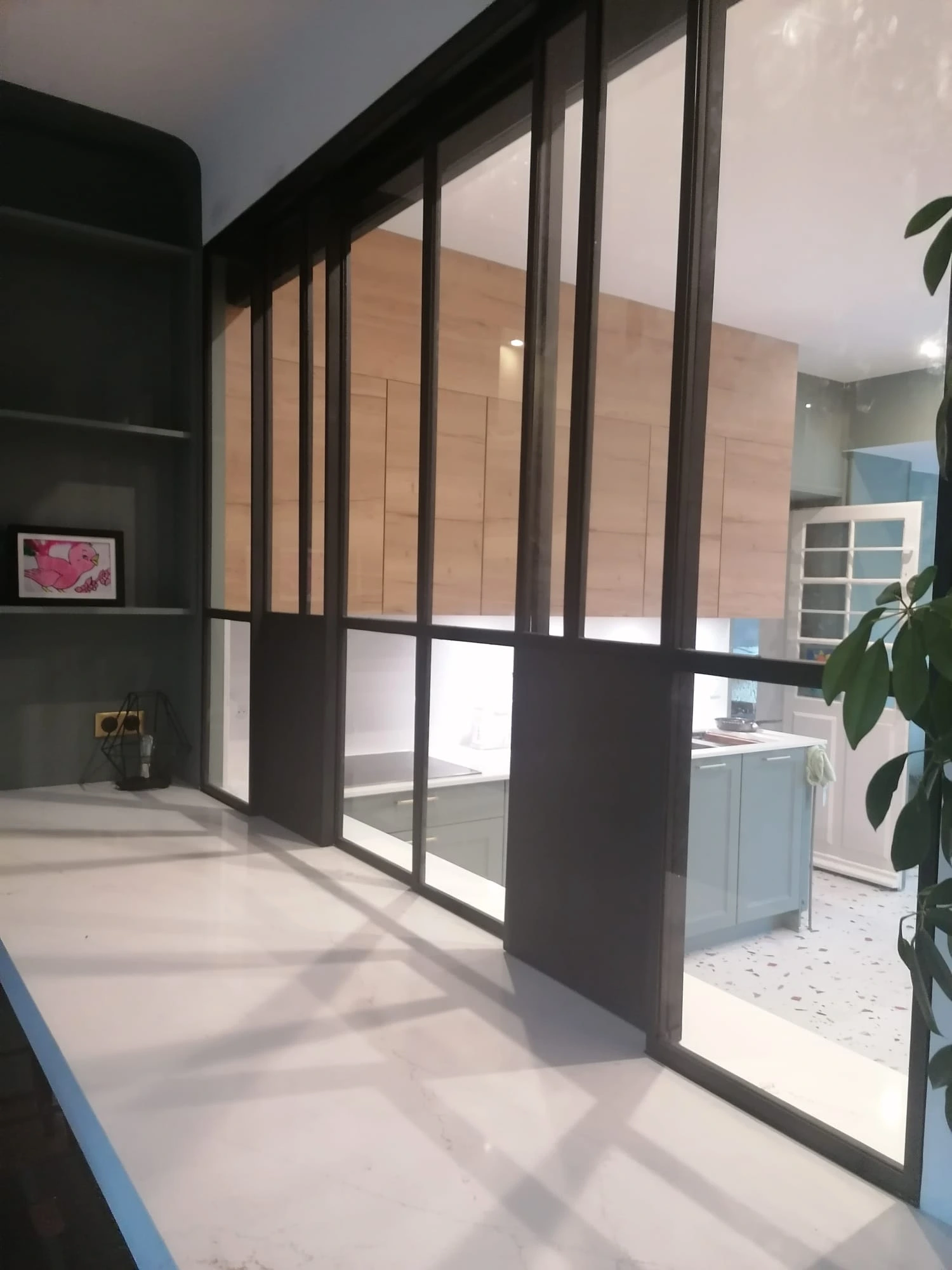Verrière d'atelier sur mesure réalisée par Métal B Design, artisan métallier à Pau